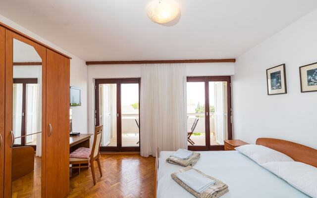 Apartment Ljubica With Nice Garden 1