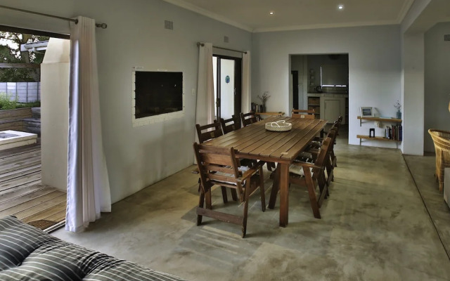 Sandy Feet Langebaan 8-sleeper