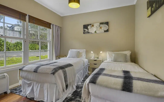 Kohi Family Home- Netflix & Gardens View