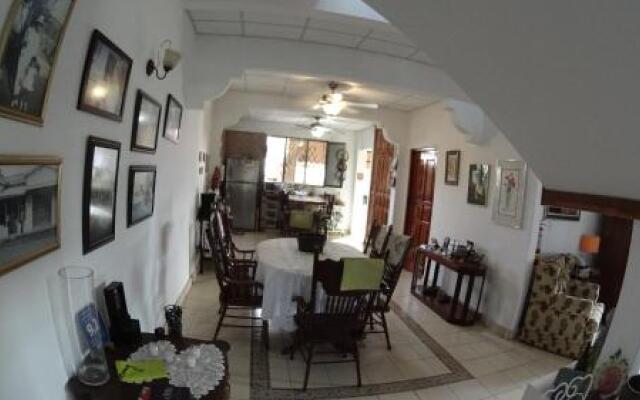 Hostal Familiar La Casita De Los Kimmell