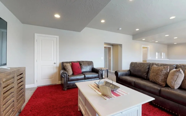 Twelve Oh Seven 4 Bedroom Apts