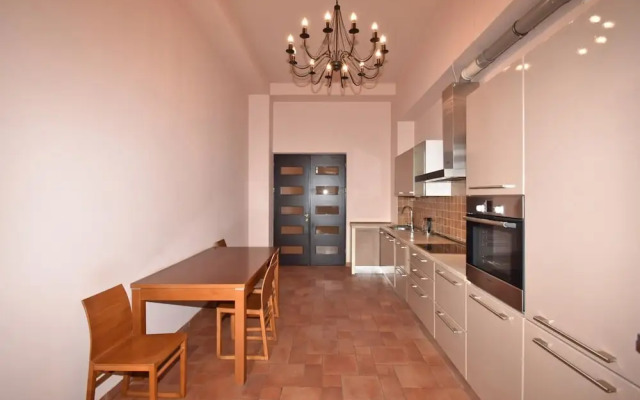 Spacious Apartment by Luxe Group TT606