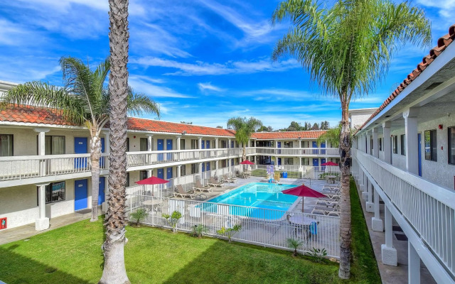 Motel 6 Carlsbad, CA Beach
