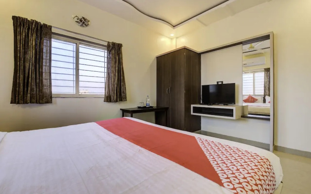 OYO 24125 Hotel Aakash