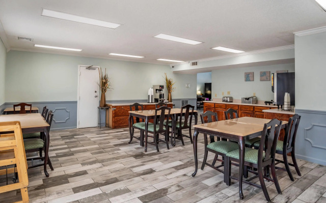 Econo Lodge Tupelo Barnes Crossing