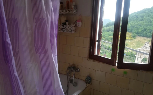 Vintage old Apartment in Castel di Tora