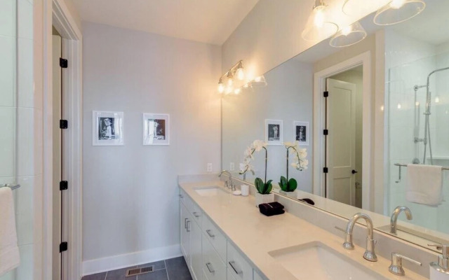 Mega Home 24 Beds and Karaoke