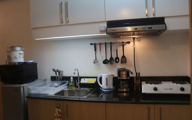 Dr. Calayan's Cozy Wind Residences Tagaytay Taal View