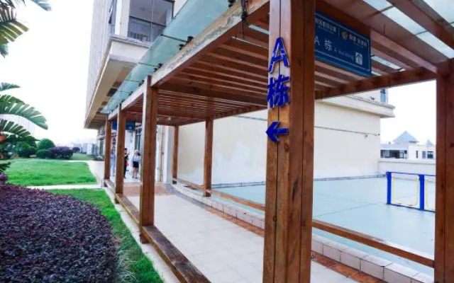 Baisong Apartment Hotel (Beihai Ningchuncheng High-speed Railway Station)