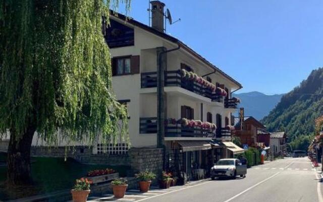 Hotel Bucaneve