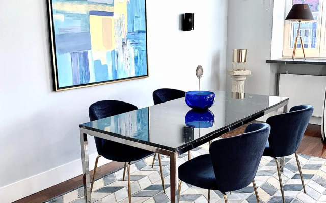 MONDRIAN Luxury Suites & Apartments Market Square IV