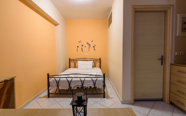 Kyparissia Garden Retreat - Cosy Master Suite