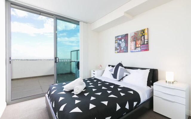 Penthouse near Airport & CBD