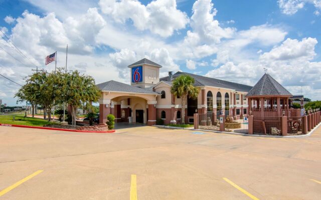 Motel 6-Brenham, TX