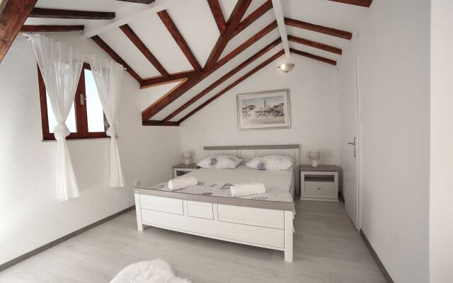 Holiday house Mario - with pool: Supetar, Island Brac