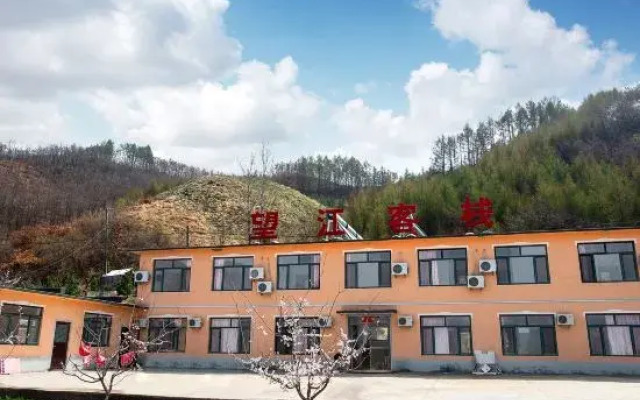 Kuandian Wangjiang Inn