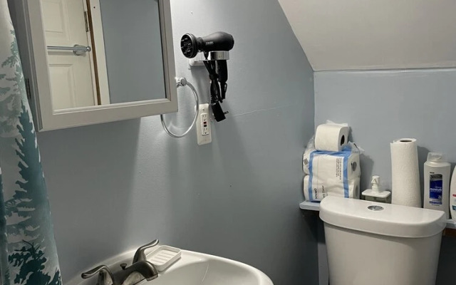 Downtown Suite - Close to Topgolf, Horseshoe Casino, UM Baltimore