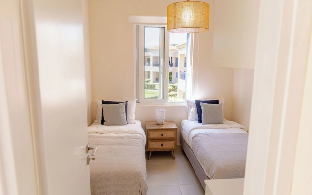 Phaedrus Living: Seaside Thalassa Cretan 202