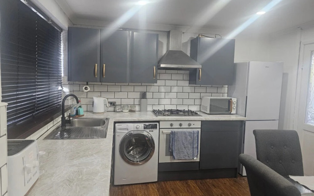Cozy Retreat in Bridgend With 3 Bedrooms