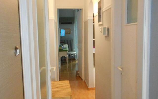 Snug apartment in Αθήνα with veranda
