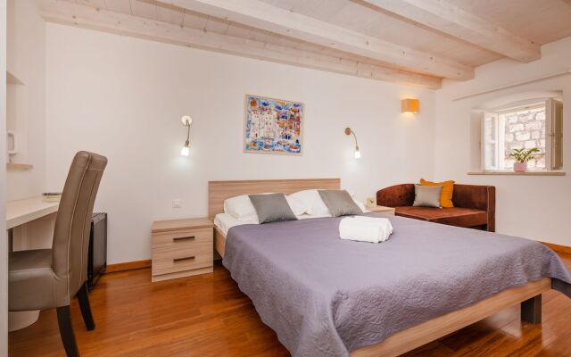 Rafael rooms and apartments by DuHomes