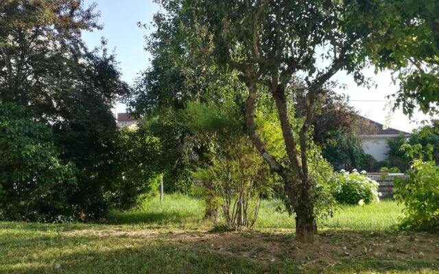 Studio renové en RDJ dans résidence de standing