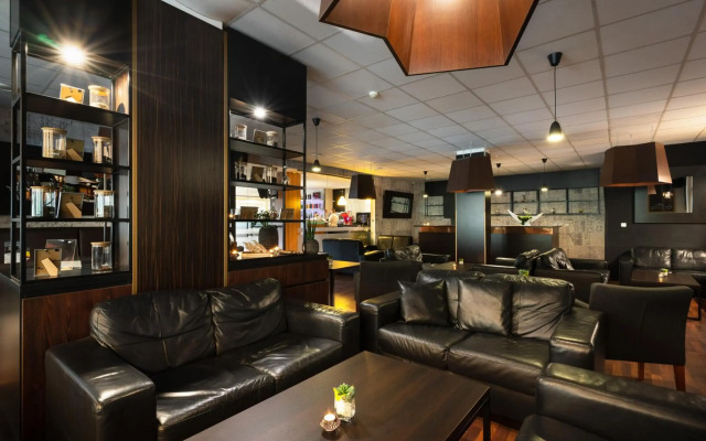 Atrium Hotel