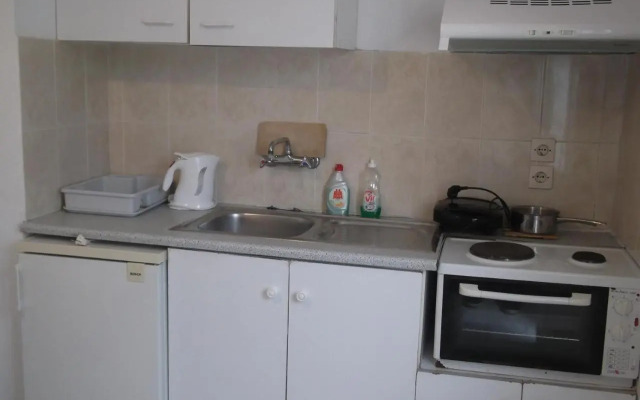 Tony's Apartments