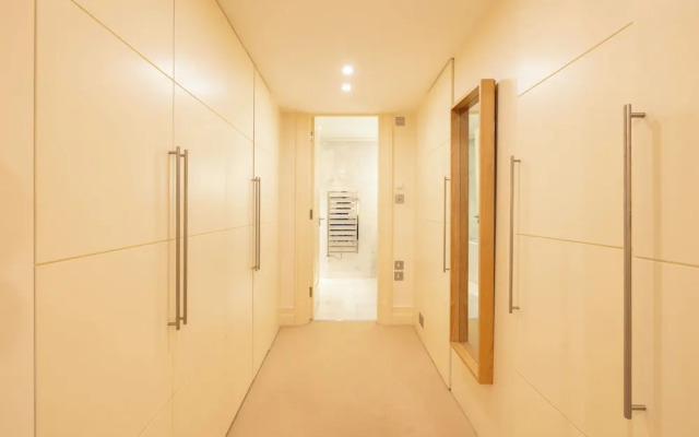 Large 4-bed 8-guests W/patio 1841 House Paddington