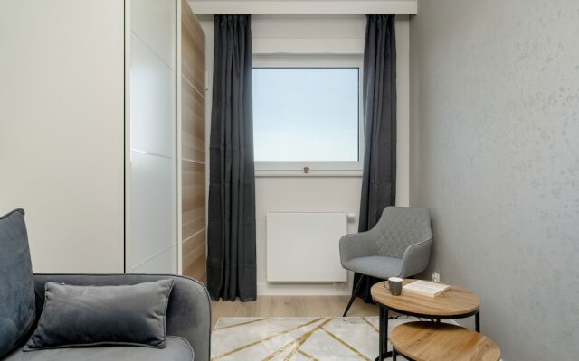 Bright & Peaceful Apartment by Renters