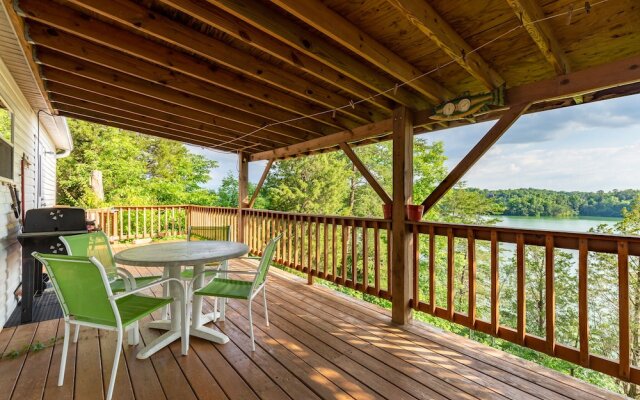 Lakefront Cottage