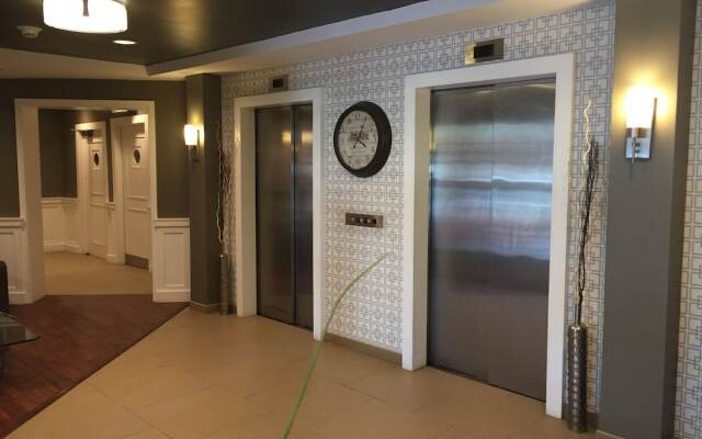 One Bedroom Apartment Boston by Namastay