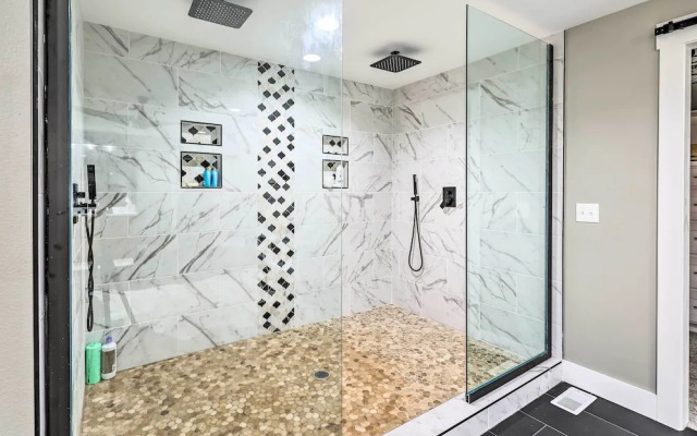 Lakefront Rogers Getaway w/ Hot Tub & Deck!