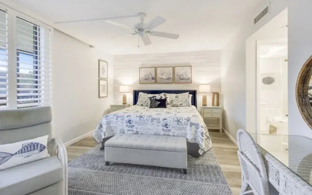 Loggerhead 282 2 Bedroom Condo by RedAwning