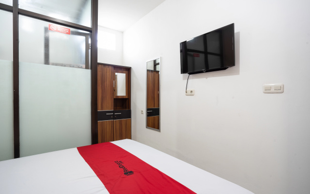 RedDoorz near Eka Hospital BSD City – Guest Rooms – South Tangerang