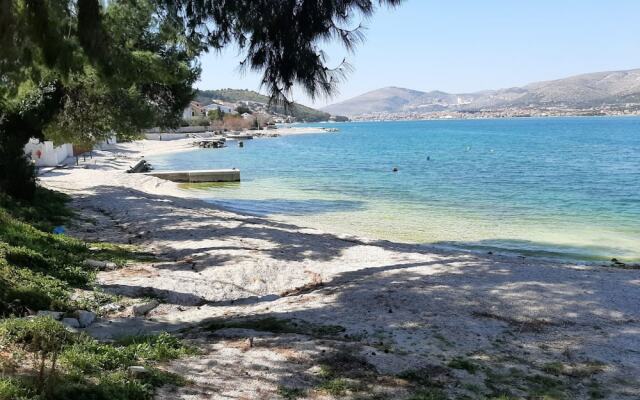 Restful Apartment in Mastrinka near Beach & Town Center