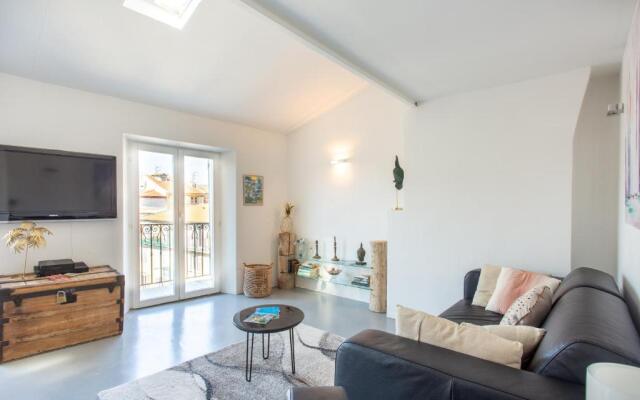 Ross 5- F2, Lumineux, Balcon, Loft, Clim, Vieux-Nice