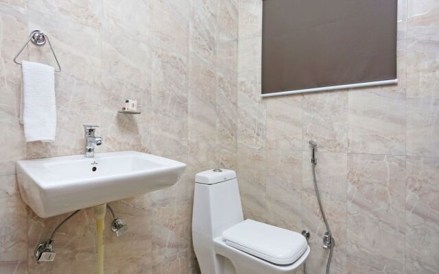 OYO 9596 Hotel Radha Nikunj Residency