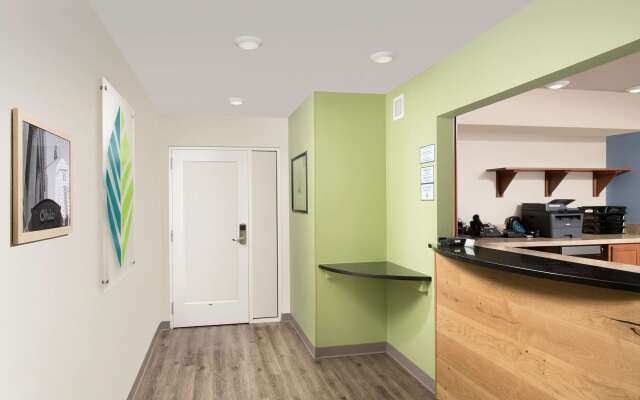 Extended Stay America Select Suites - Cleveland - Airport