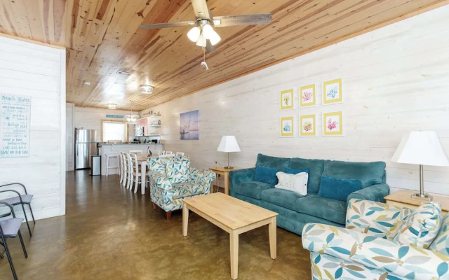 Resort Pool & Pet Friendly Sleeps 9