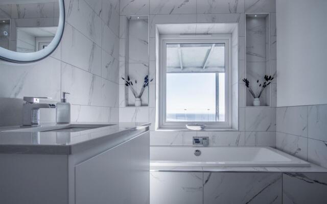 Sunrise - 5 Bedroom Luxurious Holiday Home - Pendine