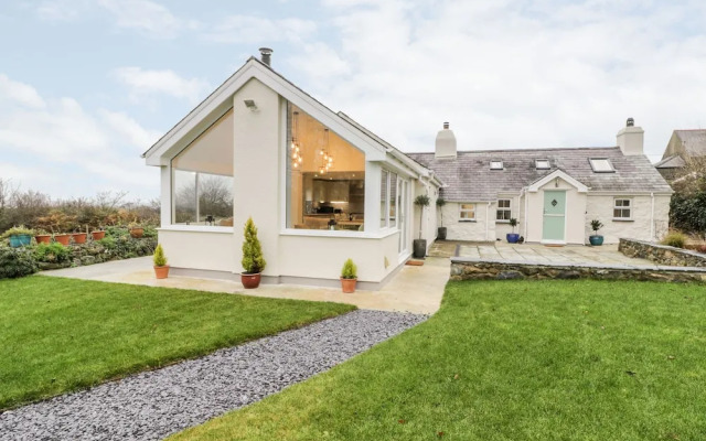 Tŷ'n Lôn Bach