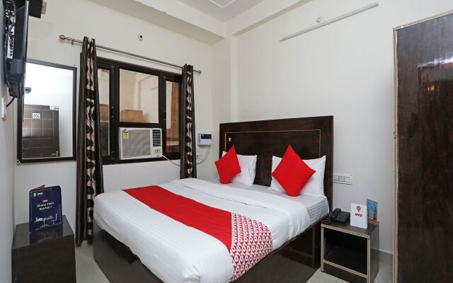 OYO 16815 Hotel Suresha