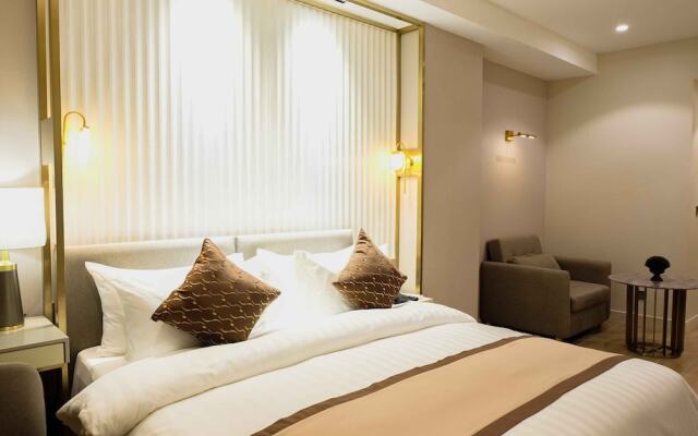 UMA Hotel and Residences