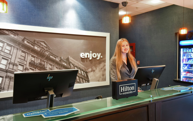 Hampton Inn & Suites Detroit-Canton