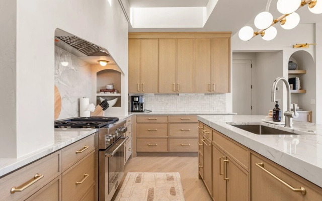 Black Desert Retreat 4 Bedroom Home