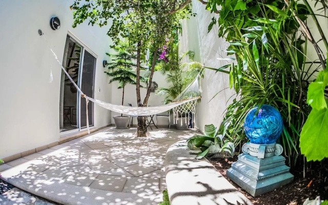 Romanina 1 Condo in the Heart of Playa del Carmen by RedAwning