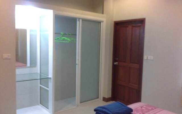 Krisada Beach Resort