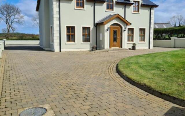 Ballyloskey House