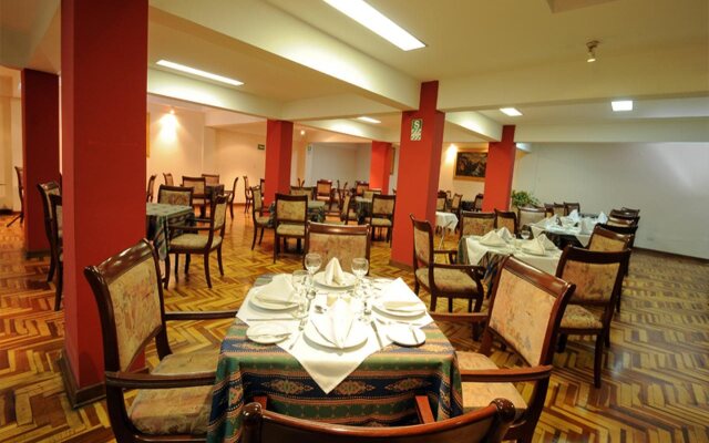 Qarmenqa Hotel